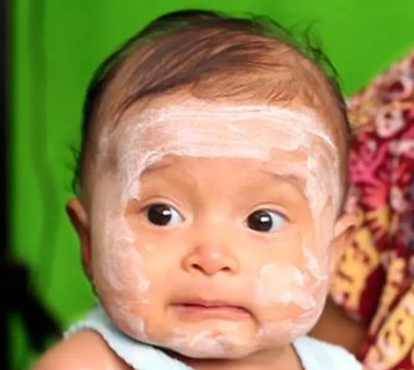 Kenapa Anak Kita Suka Main Bedak ?